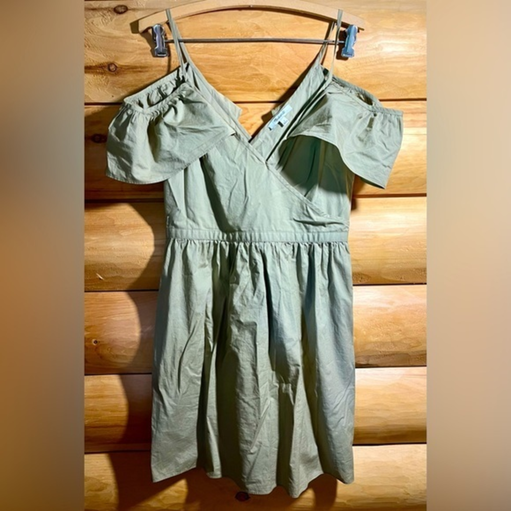 Madewell off the‎ shoulder dress Olive color. Size 4